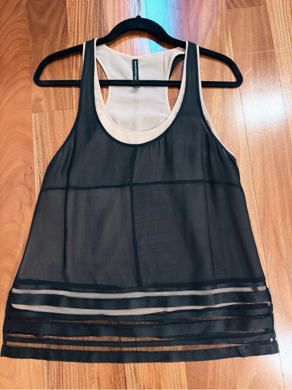 Walter Baker W118 Black Sheer Stripe Tank Top Nude Liner
Chic Sleeveless Medium